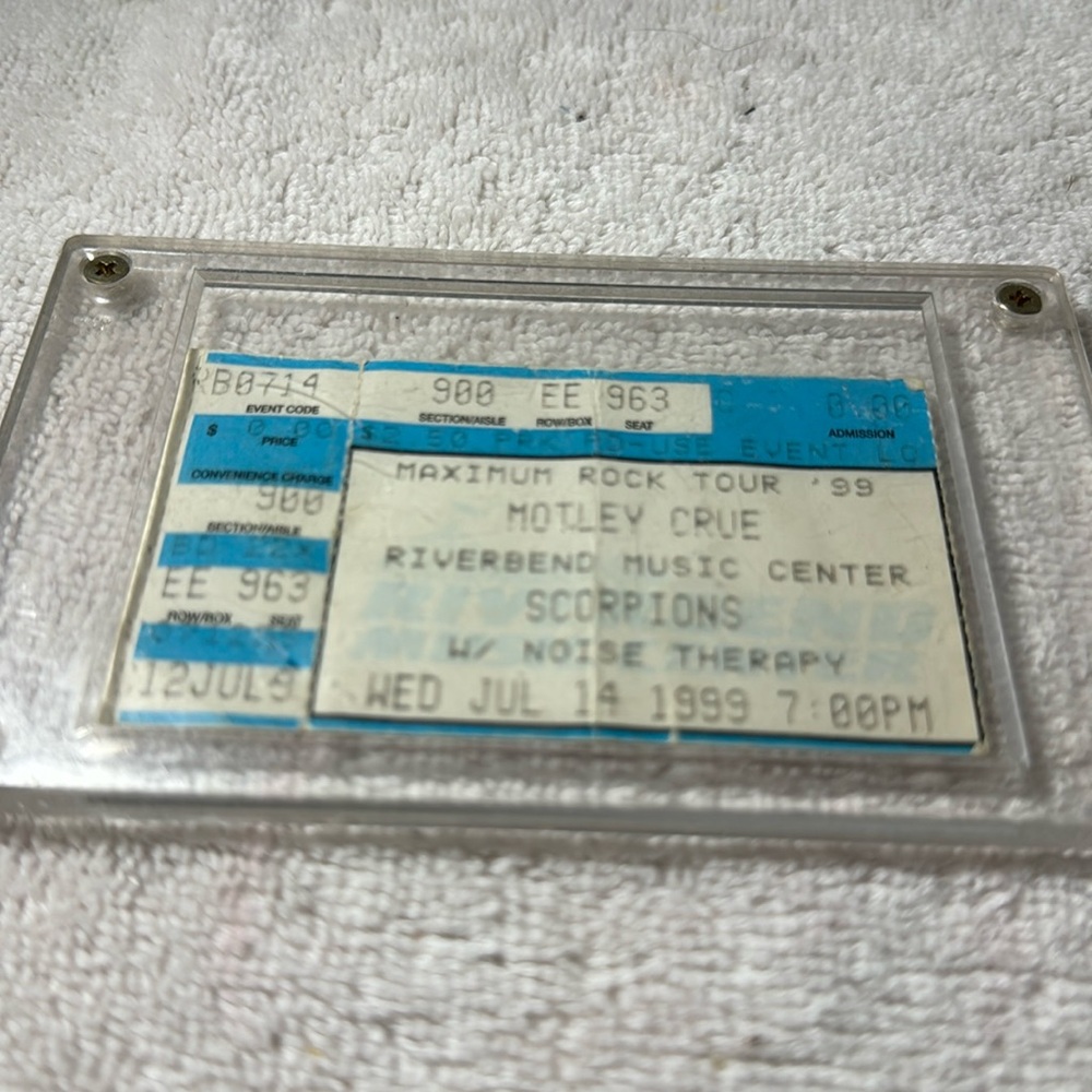 Concert Stubs maximum rock tour 99 Mötley Crüe, Riverbend Music Center scorpions